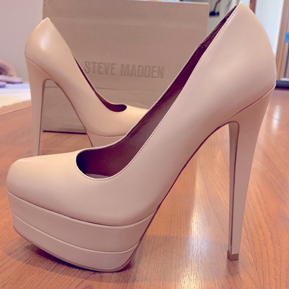 Steve Madden, Nude Platform Doria Heel 7.5